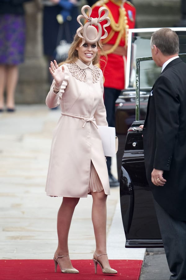 НЕЙНО ВЕЛИЧЕСТВО ШАПКАТА – КРАЛИЦА НА МОДНИЯ ГАРДЕРОБ